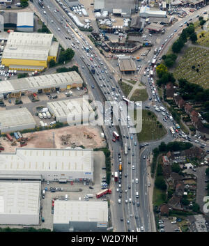 Ein overhead Shot der North Circular, nördlich von London, Großbritannien Stockfoto