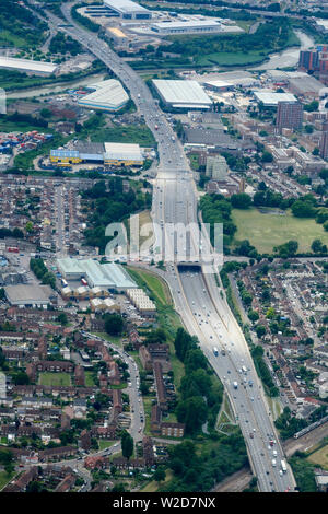 Ein overhead Shot der North Circular, nördlich von London, Großbritannien Stockfoto