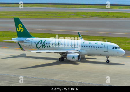 Nagoya, Japan - 29.Juni 2019. Spring Airlines B -8371 (Airbus A320) Rollen an der Chubu Centrair Flughafen (NGO). Stockfoto