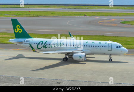 Nagoya, Japan - 29.Juni 2019. Spring Airlines B -8371 (Airbus A320) Rollen an der Chubu Centrair Flughafen (NGO). Stockfoto