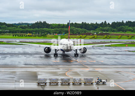 Tokio, Japan - Jul 4, 2019. Delta Air Lines N706DN (Boeing 777-200Long Range) Rollen am Flughafen Narita (NRT). Narita betreut mehr als 40 Millionen pas Stockfoto