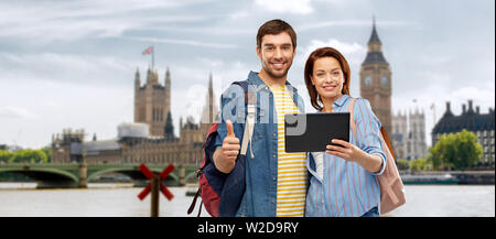 Paar Touristen mit Tablet-PC in London Stockfoto