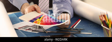 Interior Designer arbeiten mit Farbe Farbe Swatch Stockfoto