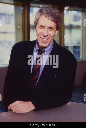 Alexander Niemetz, freier Publizist und Fernsehmoderator, in Mainz, Deutschland 1992. Schweizer sich Verleger und TV-Moderator Alexander Niemetz in Mainz, Deutschland 1992. Stockfoto