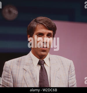 Alexander Niemetz, freier Publizist und Fernsehmoderator, Deutschland 1985. Schweizer sich Verleger und TV-Moderator Alexander Niemetz, Deutschland, 1985. Stockfoto