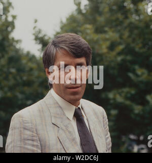 Alexander Niemetz, freier Publizist und Fernsehmoderator, Deutschland 1985. Schweizer sich Verleger und TV-Moderator Alexander Niemetz, Deutschland, 1985. Stockfoto