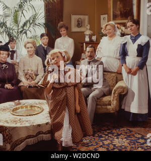 Nesthäkchen, historische Kinderserie, Deutschland 1983, Regie: Gero Erhardt Darsteller: Helma Seitz, Oliver Schlicht, Doris Kunstmann, Florian Baier, Kathrin Toboll, Susanne Uhlen Stockfoto