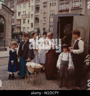 Nesthäkchen, historische Kinderserie, Deutschland 1983, Regie: Gero Erhardt Darsteller: Kathrin Toboll, Susanne Uhlen, Jan Heinemann (Junge), Hans Werner Bussinger Stockfoto