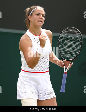 Karolina Muchova während ihres Umlaufes von 16 Match gegen Karolina Pliskova auf Court 2 am Tag sieben der Wimbledon Championships in der All England Lawn Tennis und Croquet Club, London. Stockfoto