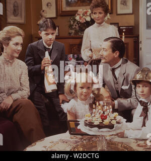 Nesthäkchen, historische Kinderserie, Deutschland 1983, Regie: Gero Erhardt Darsteller: Doris Kunstmann, Florian Baier, Kathrin Toboll, Susanne Uhlen, Christian Wolff, Oliver Schlicht Stockfoto