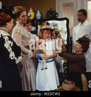 Nesthäkchen, historische Kinderserie, Deutschland 1983, Regie: Gero Erhardt Darsteller: Helma Seitz, Doris Kunstmann, Susanne Uhlen, Kathrin Toboll, Christian Wolff, Stockfoto