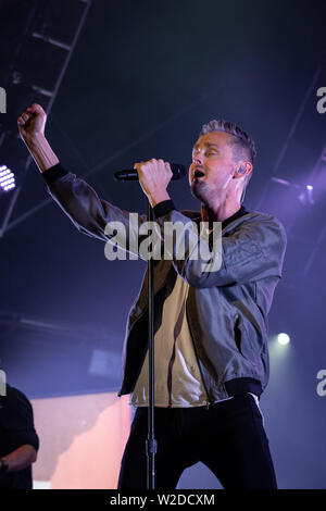 Keane live im 2019 Cornbury Festival, tolle Tew, Oxfordshire durchführen. Keane sind eine englische Rockband aus Battle, East Sussex, 1995 gegründet Stockfoto