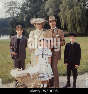 Nesthäkchen, historische Kinderserie, Deutschland 1983, Regie: Gero Erhardt Darsteller: Florian Baier, Doris Kunstmann, Kathrin Toboll, Christian Wolff, Oliver Schlicht Stockfoto