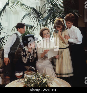 Nesthäkchen, historische Kinderserie, Deutschland 1983, Regie: Gero Erhardt Darsteller: Patrick Janovsky, Helma Seitz, Doris Kunstmann, Anja Bayer, Susanne Uhlen Stockfoto