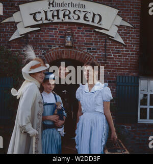 Nesthäkchen, historische Kinderserie, Deutschland 1983, Regie: Gero Erhardt Darsteller: Doris Kunstmann, Anja Bayer, Evelyn Hamann, Sabine Kaack Stockfoto