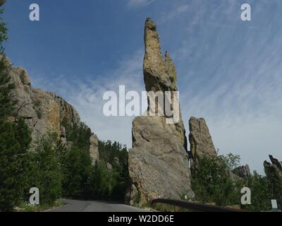 Nahaufnahme von unglaublichen Felsformationen entlang Nadeln Autobahn in South Dakota. Stockfoto