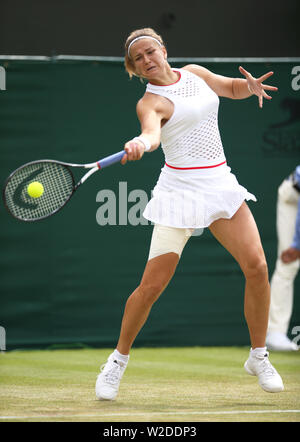 Karolina Muchova während ihres Umlaufes von 16 Match gegen Karolina Pliskova auf Court 2 am Tag sieben der Wimbledon Championships in der All England Lawn Tennis und Croquet Club, London. Stockfoto