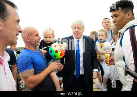 06.07.19 - Konservative Partei Kandidat Boris Johnson und Walisische Sekretär Alun Cairns besuchen Sie Barry Island, South Wales. Stockfoto