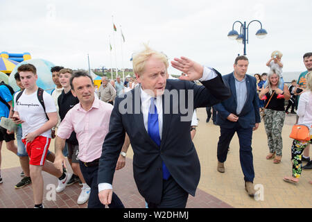 06.07.19 - Konservative Partei Kandidat Boris Johnson und Walisische Sekretär Alun Cairns besuchen Sie Barry Island, South Wales. Stockfoto
