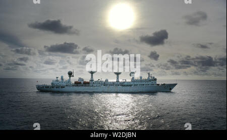 (190708) - NANJING, Juli 8, 2019 (Xinhua) - Luftaufnahme zeigt Chinas Raumsonde tracking Schiff Yuanwang-3 Segeln im Meer, am 26. Juni 2019. Chinas Raumsonde tracking Schiff Yuanwang-3 verpackt seine Mission zur Überwachung der 46 Satelliten des BeiDou Navigation Satellite System (BDS) und einen Hafen in der ostchinesischen Provinz Jiangsu Montag angekommen. Das Schiff verfügt über mehr als 30.000 Seemeilen im Einmonatigen Monitoring Mission gereist. China schickte die 46 Satelliten des BDS in den Raum vom Xichang Satellite Launch Center in der Provinz Sichuan am 25. Juni und Yuanwan Stockfoto