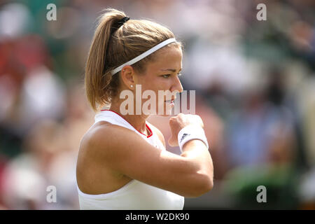 Karolina Muchova während ihres Umlaufes von 16 Match gegen Karolina Pliskova auf Court 2 am Tag sieben der Wimbledon Championships in der All England Lawn Tennis und Croquet Club, London. Stockfoto