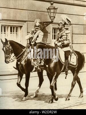 Kaiser Wilhelm II. und König George V in Berlin, Deutschland, 1911, (1935). Schöpfer: Unbekannt. Stockfoto