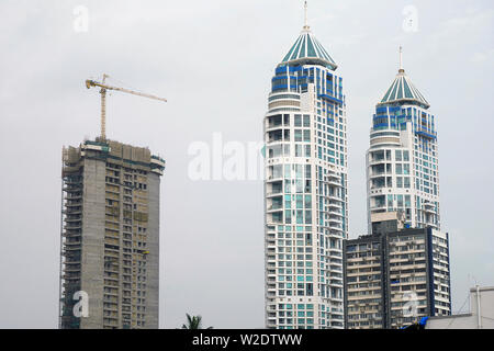 Blick auf SHAPOORJI TARDEO PALLONJI IMPERIAL TÜRME, Mumbai, sehr teuren Immobilien im Süden von Mumbai Stockfoto