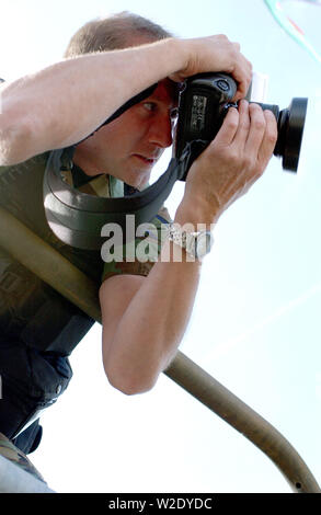 2004 - US Air Force (USAF) Master Sergeant (Msgt) Fotograf, Ausbildung Education Center Fernsehen ablösen 10, Dokumente Personal für Übung kombinierte Bemühen auf Lager Aulenbach, Deutschland (DEU) Stockfoto