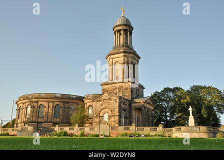 Ein Schuß von St Chad's Kirche in Shrewsbury gegen einen klaren Himmel Stockfoto