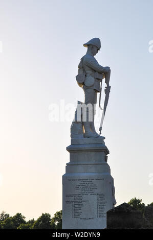 Boer War Memorial statue gegen den klaren Himmel, silhouetted Shrewsbury, Großbritannien Stockfoto