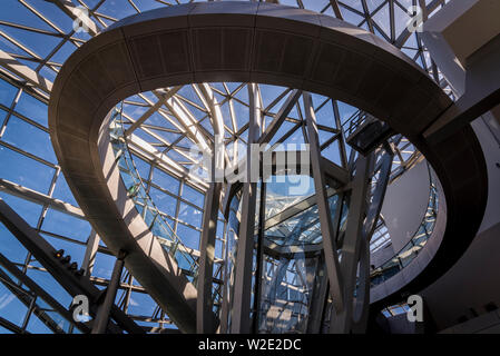 Innere Struktur der Zusammenfluss Museum, Science Center und das Museum für Anthropologie, das im Jahr 2014 eröffnete, Lyon, Frankreich Stockfoto