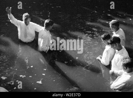Taufe in der Nähe von Mineola, Texas Ca. Sommer 1935 Stockfoto