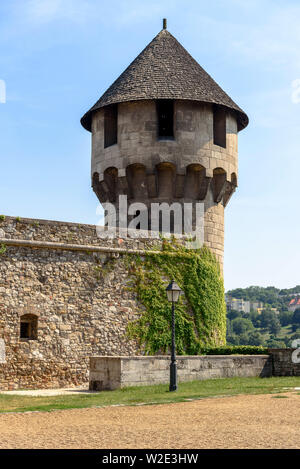 Der Turm (buzogánytorony) am südlichen Ende des Budaer Burgviertels in Budapest, Ungarn Stockfoto