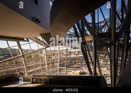 Innere Struktur der Zusammenfluss Museum, Science Center und das Museum für Anthropologie, das im Jahr 2014 eröffnete, Lyon, Frankreich Stockfoto