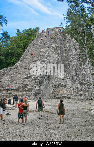 Coba, Mexiko - ca. 2010. Coba ist eine antike Stadt auf der Halbinsel Yucatán, im mexikanischen Bundesstaat Quintana Roo. Nohuch Mul Stockfoto