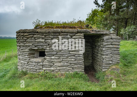 Weltkrieg zwei Pilllbox Dunstanburgh Castle, in der Nähe von Alnwick, Northumberland, Großbritannien Stockfoto