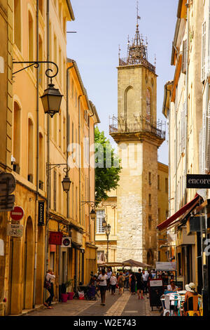 Turm des Hotels de Ville in Aix-en-Provence. Aix ist eine Stadt und Gemeinde in Südfrankreich. Stockfoto