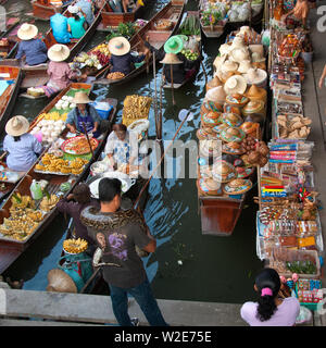 Bangkok, Thailand - Januar 2010: Bang Nam Phueng schwimmenden Markt Stockfoto