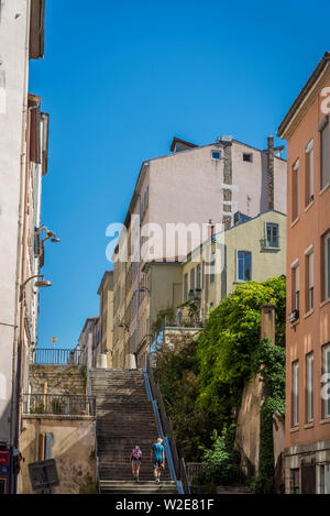 Steile Treppe in La Croix-Rousse Bezirk, früher Seide Hersteller Nachbarschaft während des 19. Jahrhunderts, jetzt eine modische Künstlerviertel, Lyon, Fr Stockfoto