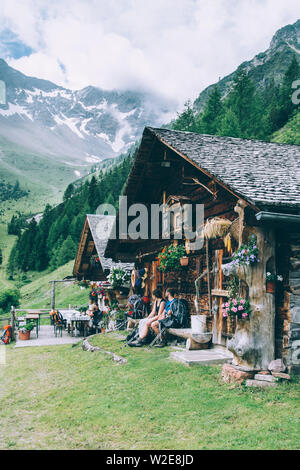 Berghütte in einer idyllischen österreichischen alpinen Landschaft Stockfoto