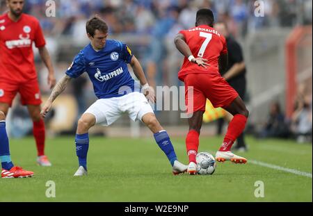 Oberhausen, Deutschland. 07. Juli 2019. firo: 07.07.2019 Fußball, 2019/2020 1. Bundesliga: Testspiel FC Schalke 04 - RW Oberhausen Duelle Benito Raman versus Oubeyapwa | Verwendung der weltweiten Kredit: dpa/Alamy leben Nachrichten Stockfoto