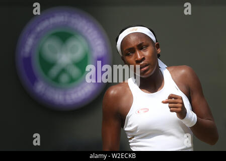 London, Großbritannien. 8. Juli, 2019. Cori Gauff (USA) während ihres Gleichen gegen Simona Halep (ROU) in ihren Ladies' Singles vierte Runde passen. Credit: Andrew Patron/ZUMA Draht/Alamy leben Nachrichten Stockfoto