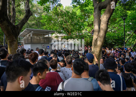Tuen Mun, Hong Kong - 6. Juli 2019: Die Masse Protest und die Tuen Mun öffentlichen Park besetzen. Die Demonstranten auf die Straßen von Hong Kong ein zu widersetzen Stockfoto