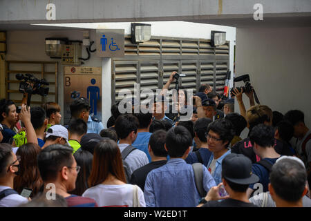 Tuen Mun, Hong Kong - 6. Juli 2019: Die Masse Protest und die Tuen Mun öffentlichen Park besetzen. Die Demonstranten auf die Straßen von Hong Kong ein zu widersetzen Stockfoto