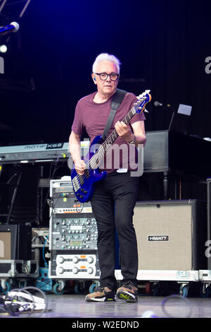 Trevor Horn und seine Band die 2019 Cornbury Festival, tolle Tew, Oxfordshire spielen Stockfoto