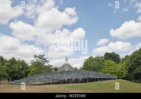 Serpentine Pavillon im Sommer 2019 von Junya Ishigami, London entwickelt Stockfoto