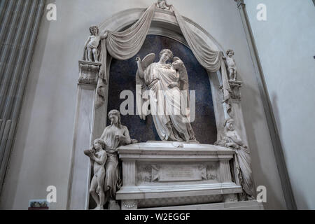 Florenz, Italien, 24. Juni 2018: Panoramablick auf den Innenraum der Basilika San Lorenzo Basilika St. Lawrence) ist eine der größten Kirchen von Flo Stockfoto