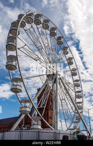 CARDIFF/UK - Juli 7: Nahaufnahme des Riesenrads in Cardiff am 7. Juli 2019 Stockfoto