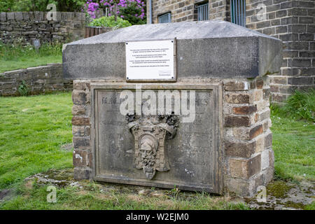 Stein Plakette am Ogden Stausee und Naturschutzgebiet, Halifax, West Yorkshire, UK Stockfoto