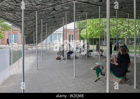Serpentine Pavillon im Sommer 2019 von Junya Ishigami, London entwickelt Stockfoto